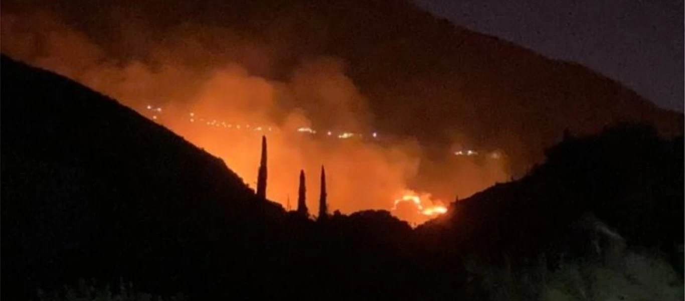 Κεφαλονιά: Ολονύχτια μάχη με τις φλόγες - Εντολή εκκένωσης του οικισμού Καπανδρίτι (βίντεο-φωτο)